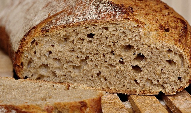 traaf/Flickr Bread made with wheat contains gluten.